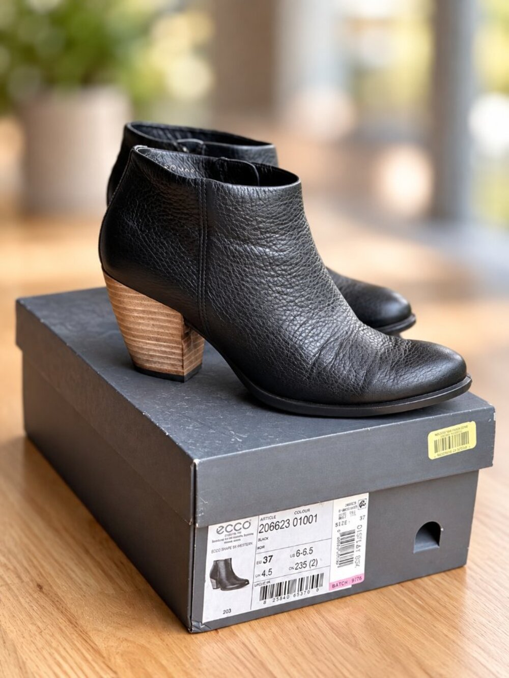 ECCO Black Leather Ankle Booties Size 7 Block Heel Side Zip